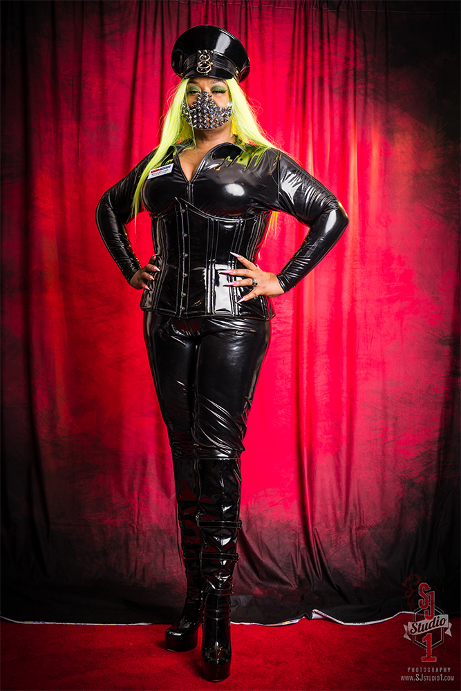 Mistress Mia Darque